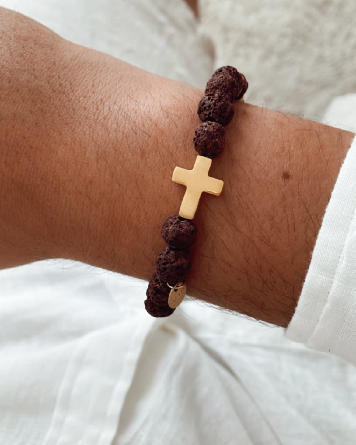 Bracelet sur fil élastique perle de bois naturelle et croix en pierre |  Ressucito