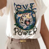 T-shirt imprimé "Love is Power" avec motif tigre et fleurs, pour un look à la fois audacieux et féminin.