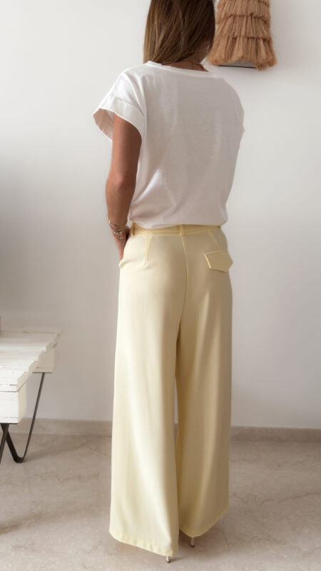 Pantalon femme jaune pastel taille haute à pinces avec t-shirt blanc imprimé palmier style Miami