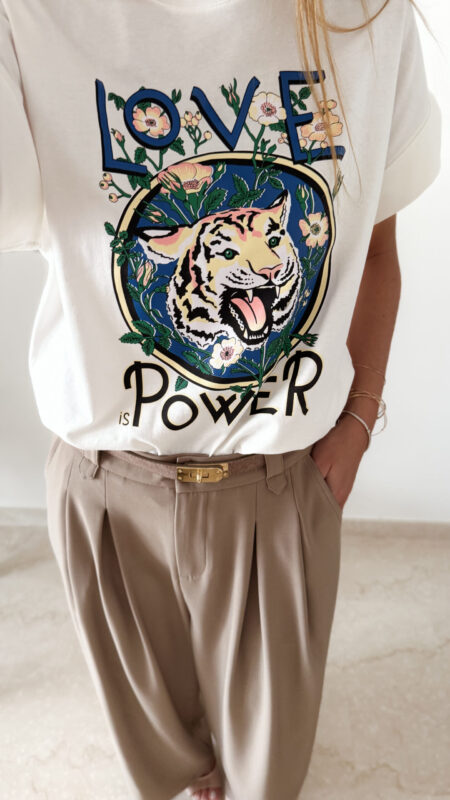 T-shirt femme blanc imprimé tigre Love is Power avec pantalon beige taille haute
