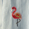 Chemise femme rayée bleue et blanche avec broderies marines colorées (flamant rose, crabe, étoile de mer et coquillages)