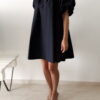 Robe courte en popeline marine à manches bouffantes – Élégance chic femme