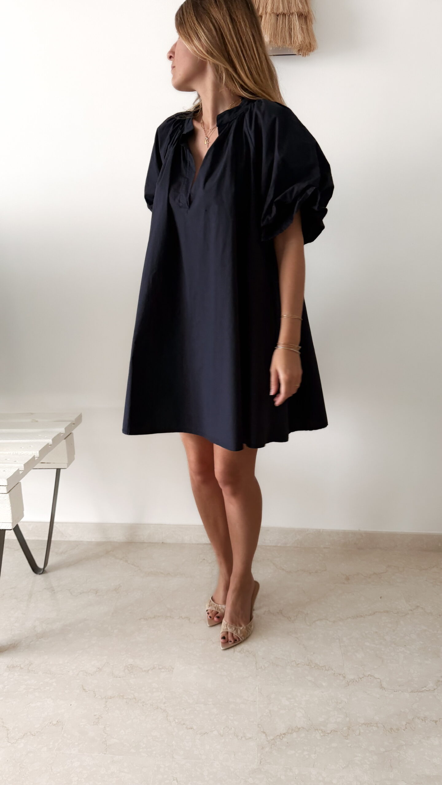 Robe courte en popeline marine à manches bouffantes – Élégance chic femme