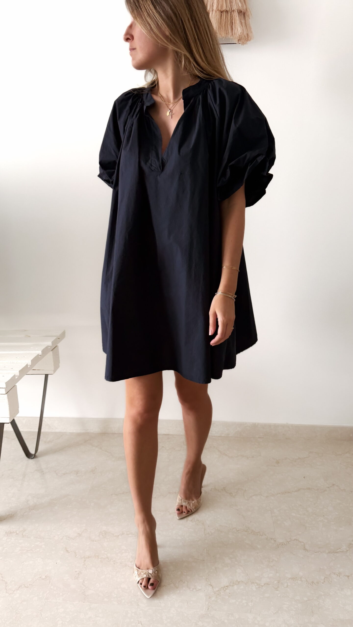 Robe courte en popeline marine à manches bouffantes – Élégance chic femme