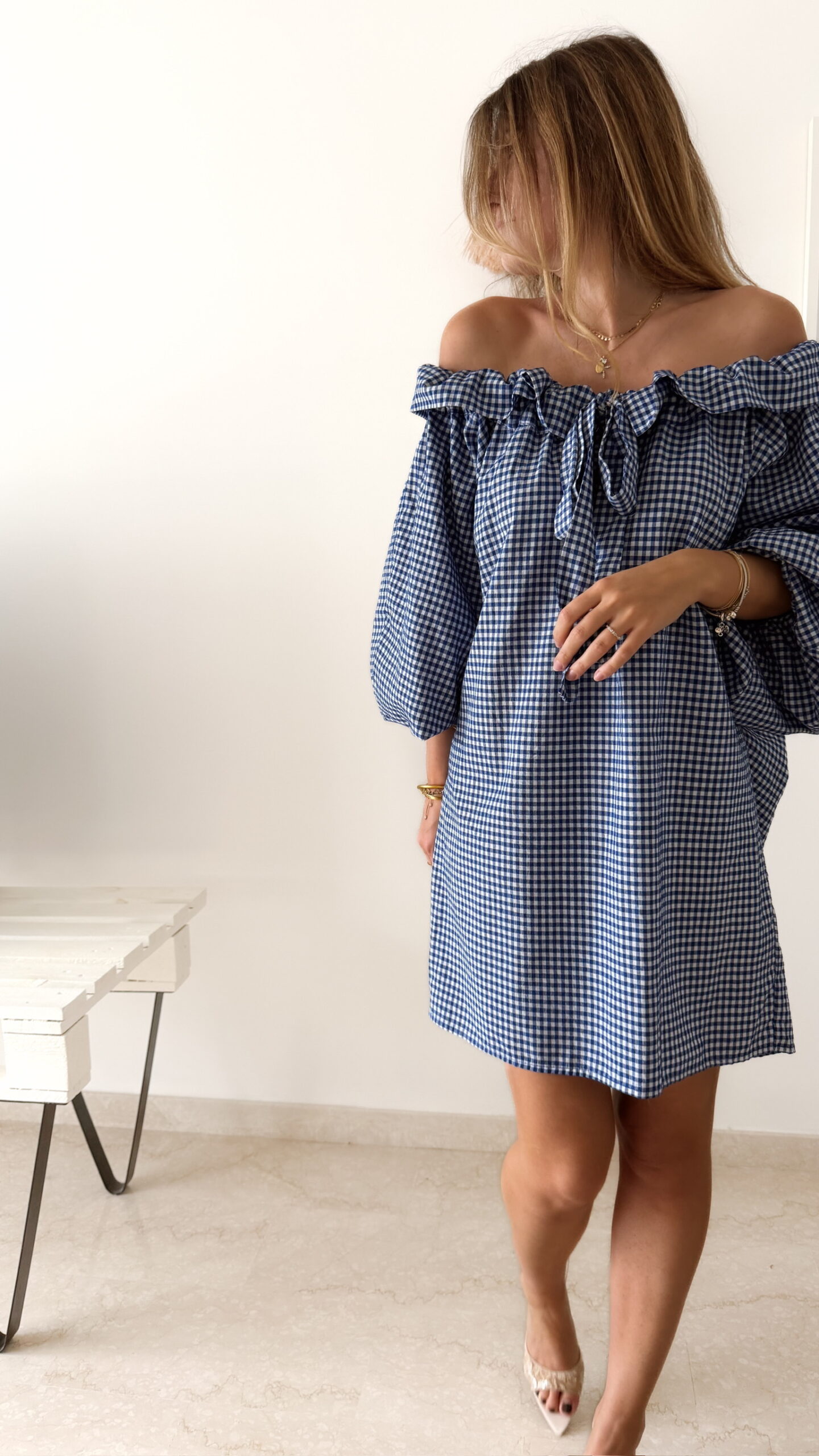 Robe courte vichy marine épaules dénudées – Style bohème chic femme
