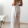 Combinaison pantalon femme ecrue en lin et coton avec bustier texturé écru, coupe fluide élégante, idéale pour un look chic d'été.
